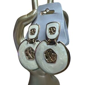 Vtg Ca 1980 Gold tone resin post back earrings